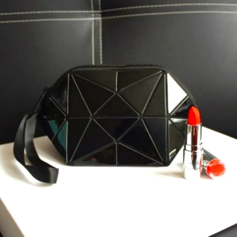 *3x Host Pick!!* Geometric Makeup Bags! 💄